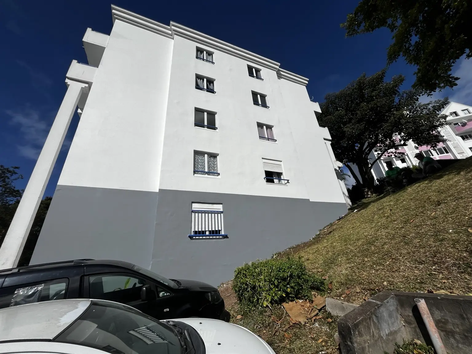 Façade rénovée par MorelRénov à La Réunion